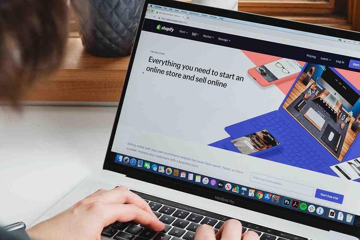 How much can you make on Shopify in a month?